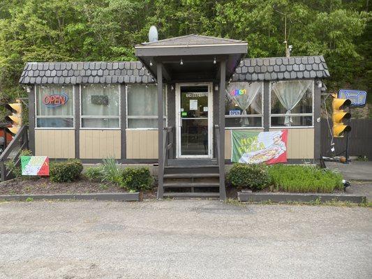 JJ's Valley Boys Pizzeria is operated by new owners