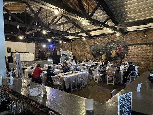 Spacious open beam sealing event space