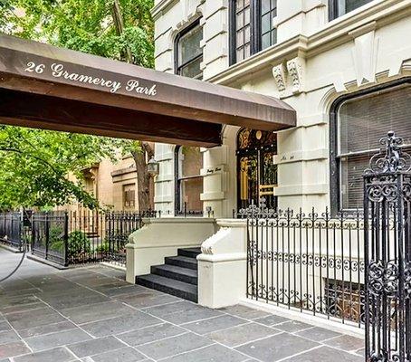 Entrance on Gramercy south - 3/3/2022