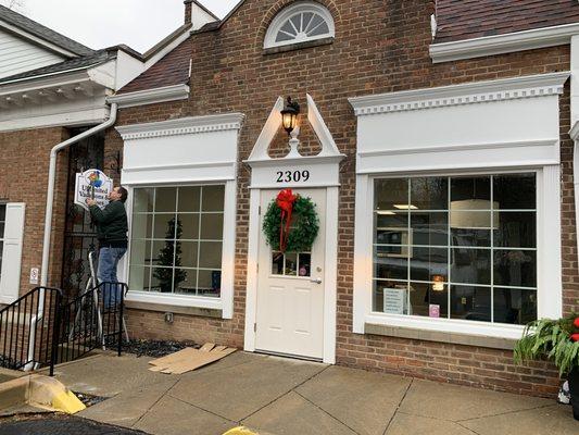 Storefront of the agency (isn't it cute!)