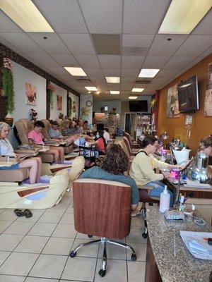 New owners: Phu and An. Come to relax and receive the best nail salon service.