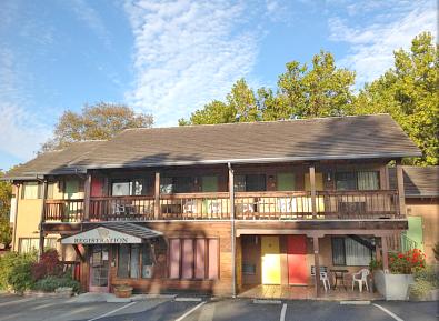 Humboldt Redwoods Inn