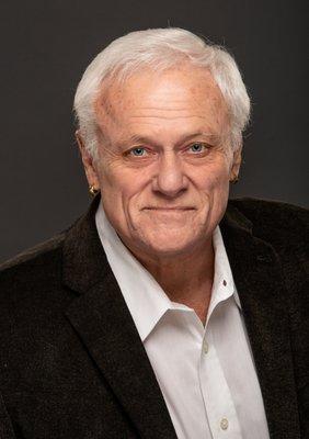 Author, teacher, Psychic Medium Robert E.Hansen