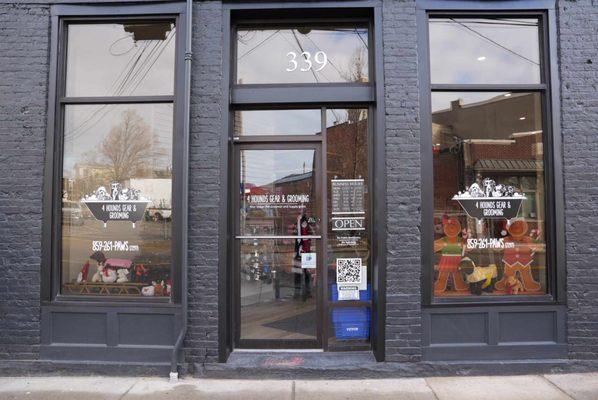 4 Hounds Gear & Grooming