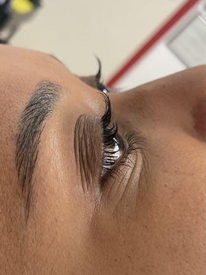 Brow lamination with a lashlift