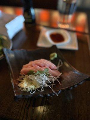 Hamachi sashimi (yellow fin tuna)! Delicious!