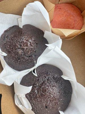 Chocolate and strawberry cupcakes