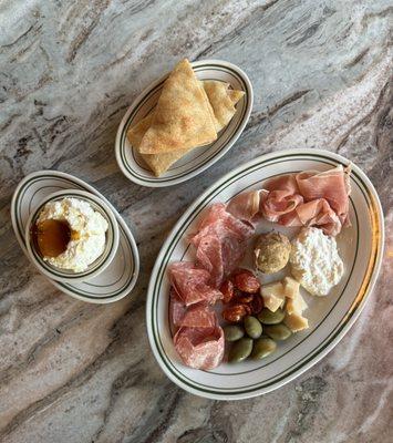 antipasto, ricotta e honey, schiacciata bread