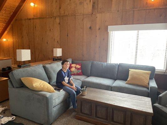 Perfect trunk/ coffee table fits all your extra blankets!