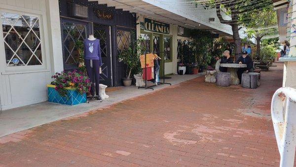 Those are my parents getting ready for their big shots.