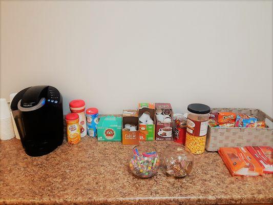 We always have complimentary coffee and snacks for our valued customers.