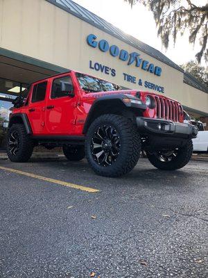 LOVE'S TIRE & SERVICE CENTER