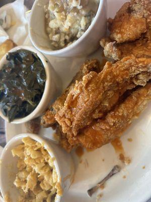Fried chicken . Green, Mash potatoes, Mac&Cheese