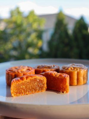 Pineapple mooncake @tiffhuangry