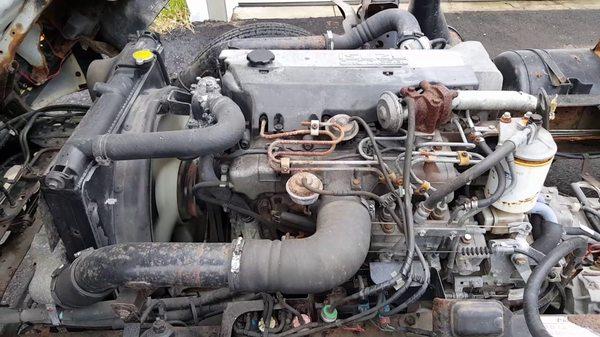 Engine service 4he1 Isuzu here