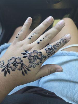 Sele Eyebrow Threading