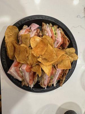 Club Sandwich with chips