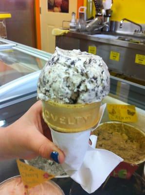 My little one picks her flavor!