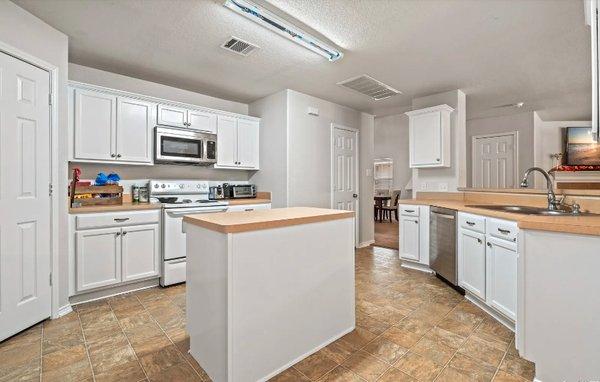 Damion Madison - LPT Realty