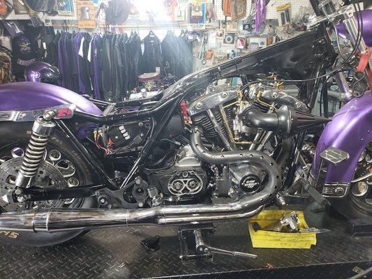 this is a shovel head i built a few years ago so i took motor out and put ina 1989 fxr frame bike runs like new purple power