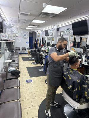 La Dominicana Beauty & Barber