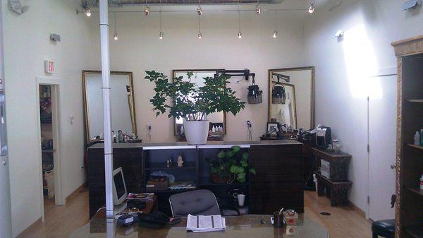 Santo Albanese Salon