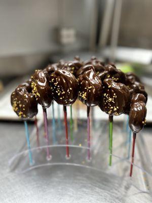 GF & Nut Free & Corn Free & Rice Free & Dye Free
Brownie Cake Pops