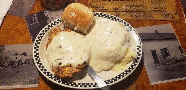 Chicken fried steak with mashed potatoes and white gravy