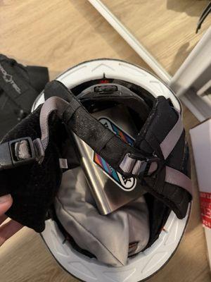 Don't own expensive shit and try to live here cause there is Mold at the Pearl apartments in Marina Del Rey