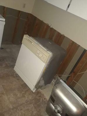 Chris' Cleaning & Flood Restoration