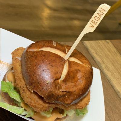 Crispy Burger: Crispy Vegan Chicken, Lettuce, Onion, Pickle, Ketchup, Veganaise.