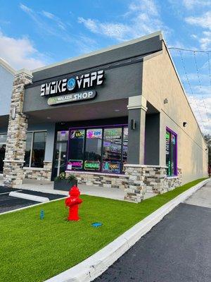 Storefront corner store, easy to find and park