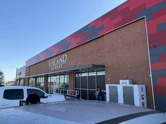 Uhland Market with Whataburger attached / Chevron Gas