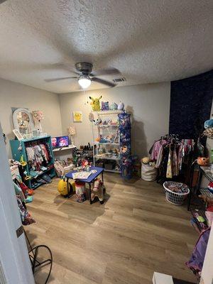 Birdie Maes Thrift Shop