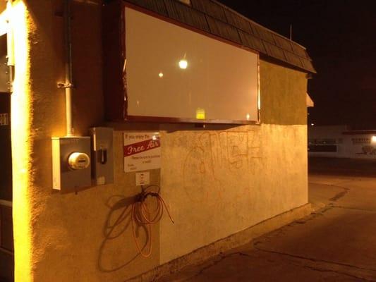 Can't even get their act together enough to put up a sign. That is a red flag for any business.