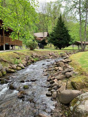 Lands Creek Log Cabins