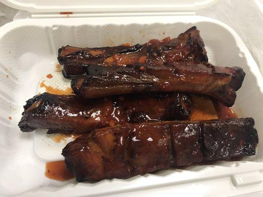 Small order of the bone in spare ribs. I like Chinese ribs, because they don't fall off the bone. You have to bite into it. Real good.