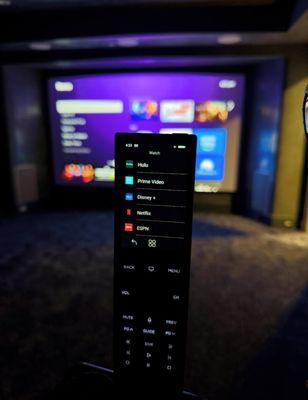 Instalacion de Teatro en Casa (Home Theater) con Audio Envolvente invisible para entorno residencial