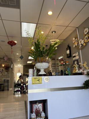 My haircut is due! Every 4 weeks. A fellow has to look good!