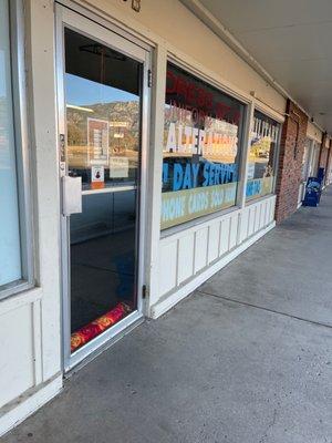 Stratmor Laundry & Dry Cleaning