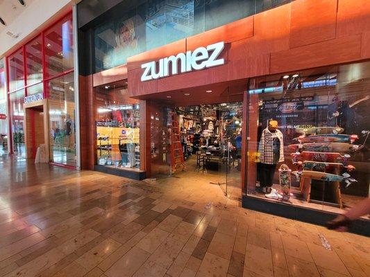 Zumiez