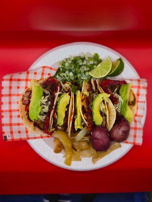 Tacos campechanos en harina carne trompo y bistek aguacate y queso