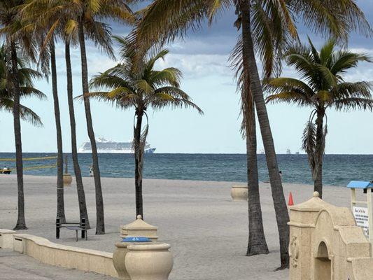 Hollywood Beachside Boutique Suites