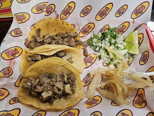 2 lenguas and 1 bistec