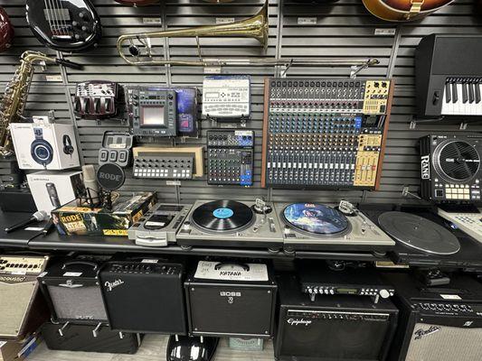 DJ or Podcaster. We got your equipment needs covered @FamousPawn
