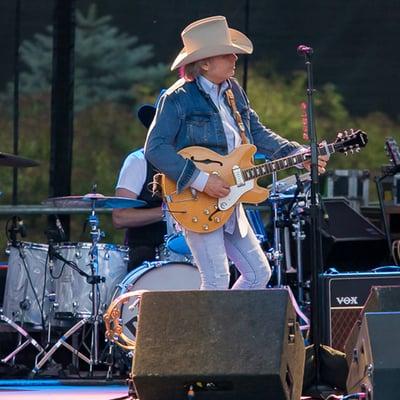 Dwight Yoakam performing at Mountain View Plaza!