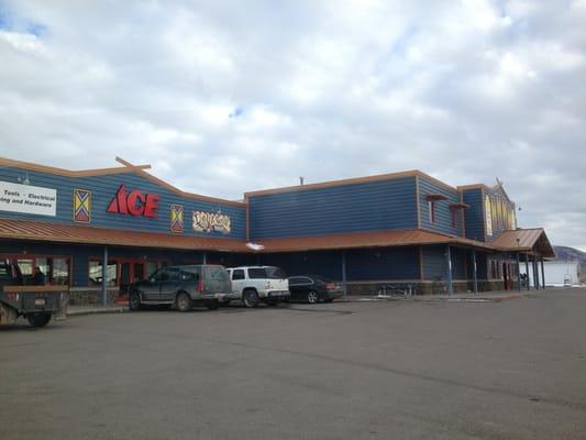 The deli is sandwiched (pardon the pun) between the grocery store and ACE hardware store.