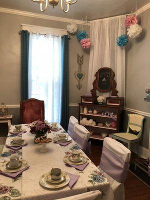 We provide all kinds of party packages for your next celebration. Book your next event at Riley's.