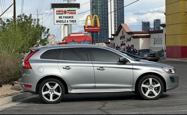 Volvo XC60 T6-R front windows 20% tint, daytime