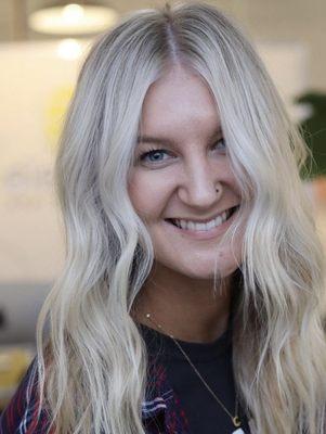 BLONDING SERVICES:
Highlights
Balayage
Bleach and Tone
Dimensional blonde